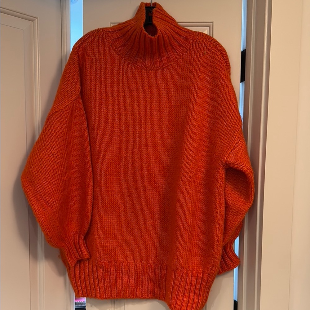 Urban Outfitters! Cozy adorable oversized sweater. Sooo cute!